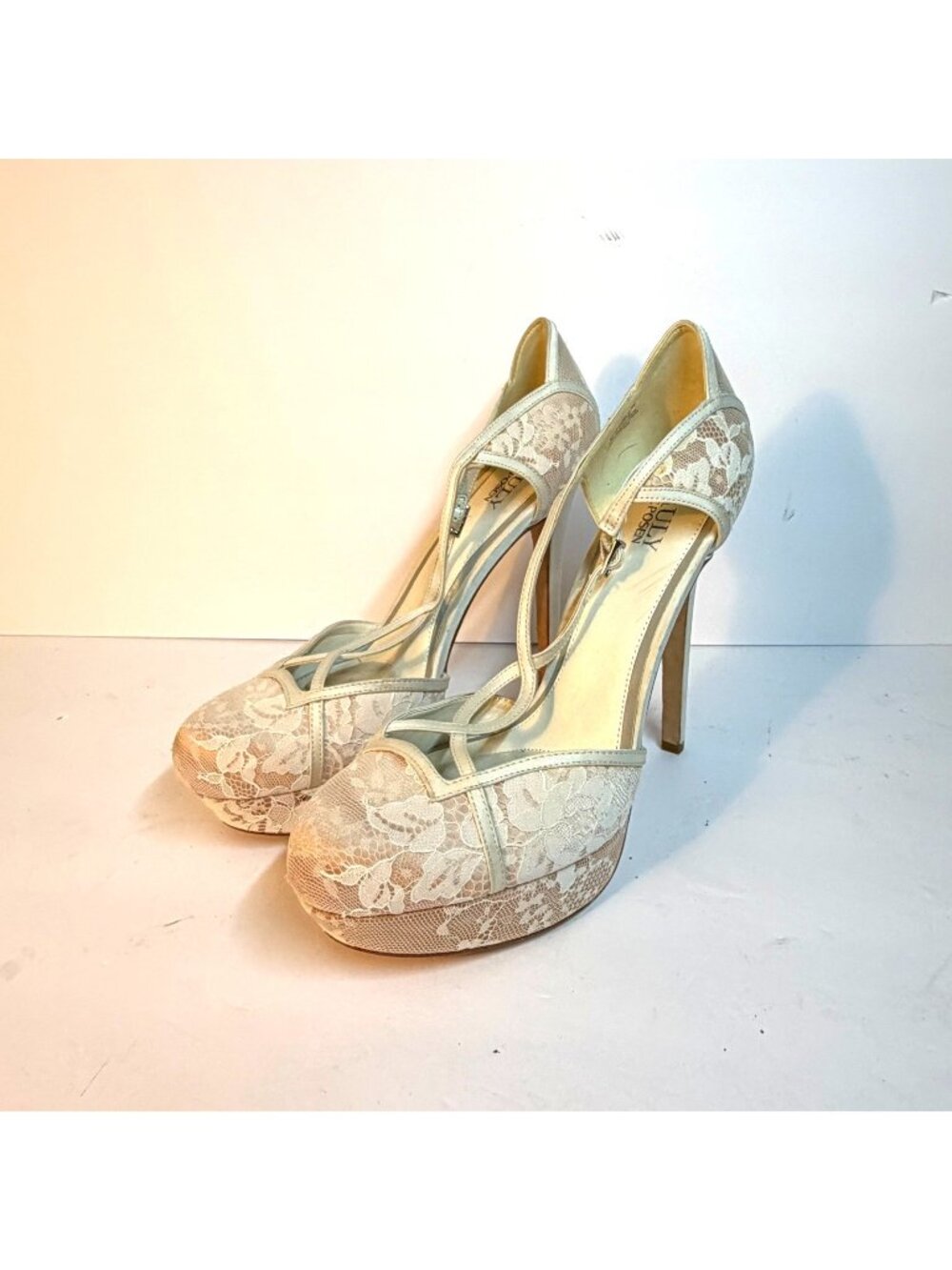 Truly Zac Posen Ivory Lace Platform T-Strap High Heels Pumps Bridal Size 9.5M